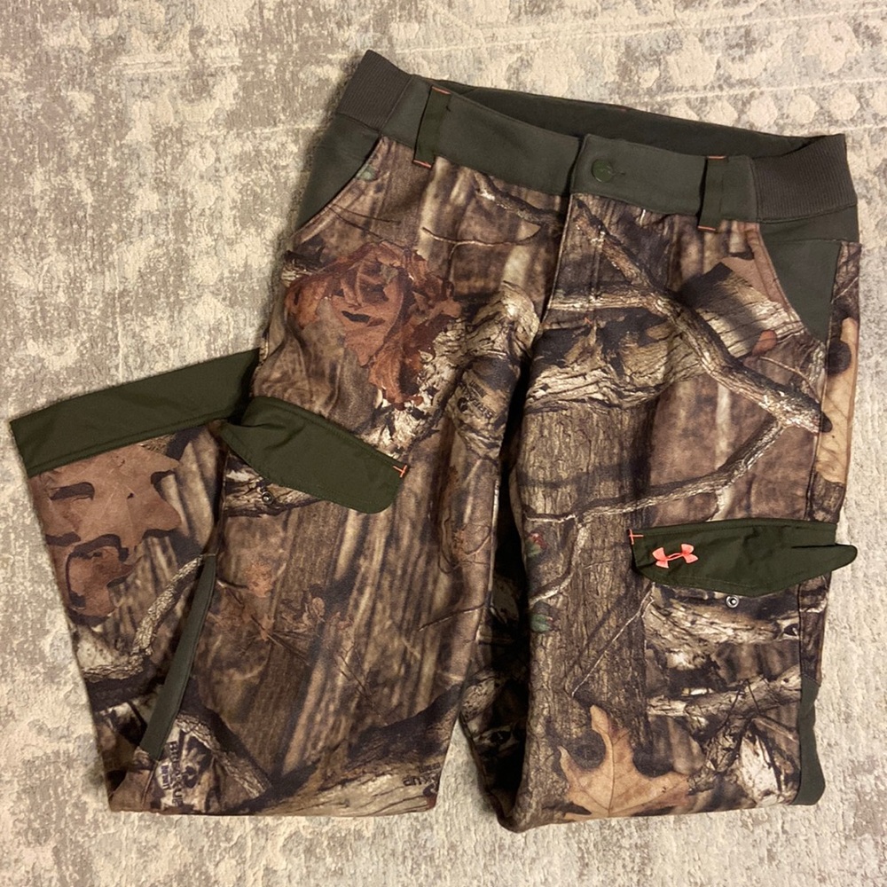 Womens under Armour camo pants